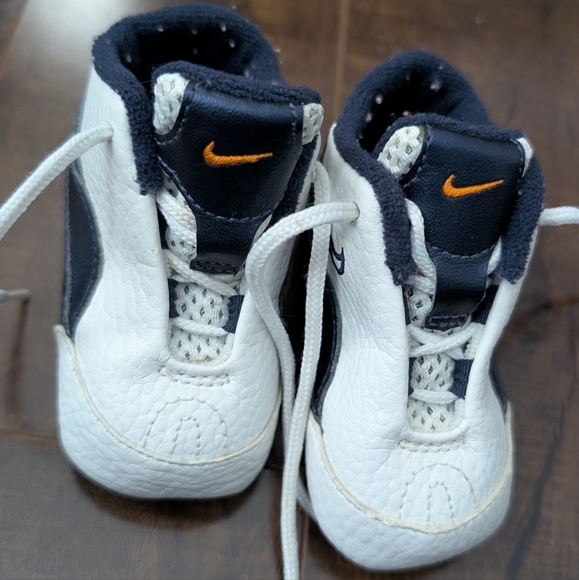 Bundle of 4 pairs of baby shoes - Picture 9 of 14